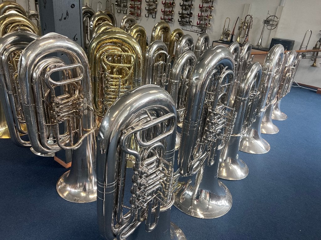 Wij verkopen verschillende gebruikte bes en es Tuba's, Ophalen, Gebruikt, Bes-tuba, Met koffer of draagtas