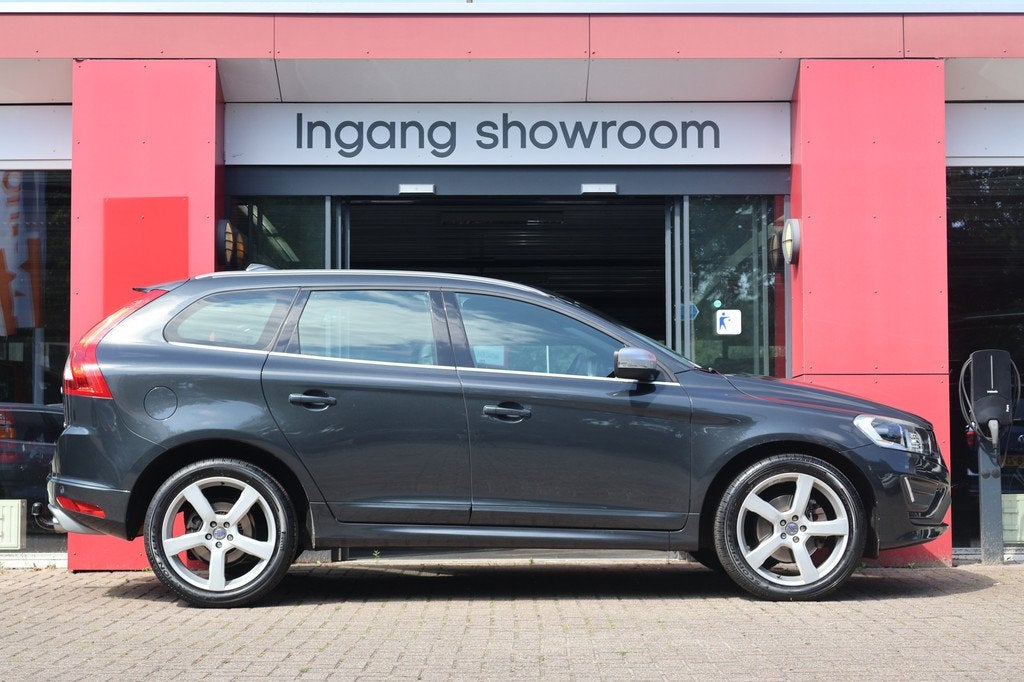 Volvo XC60 2.4 D5 AWD R-Design | Origineel NL | Leder | Trek, Automaat, Gebruikt, Zwart, 197 €/maand