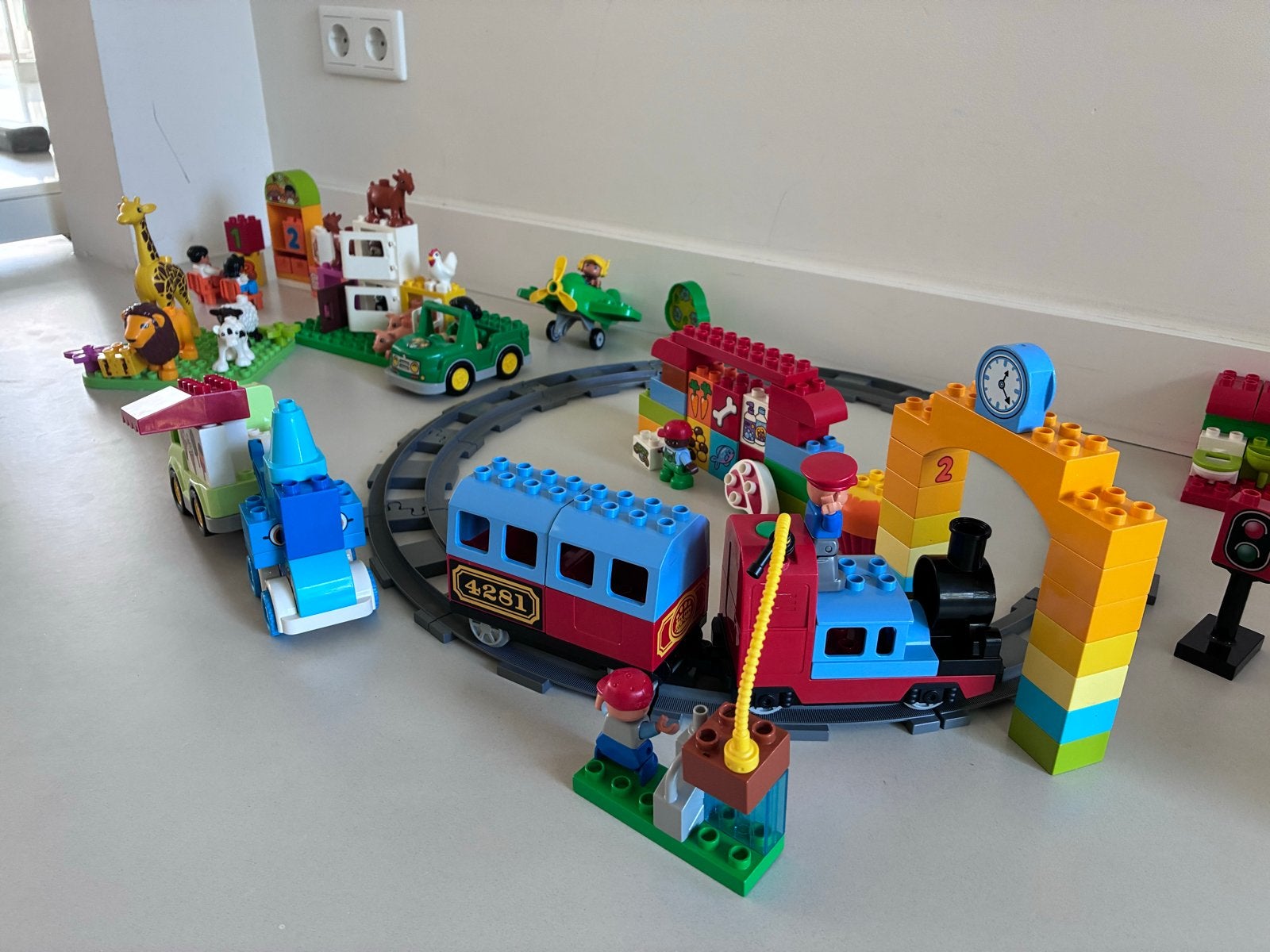 Lego Duplo Trein met rails en diverse blokken, Kinderen en Baby's, Speelgoed | Duplo en Lego, Gebruikt, Ophalen of Verzenden, Duplo
