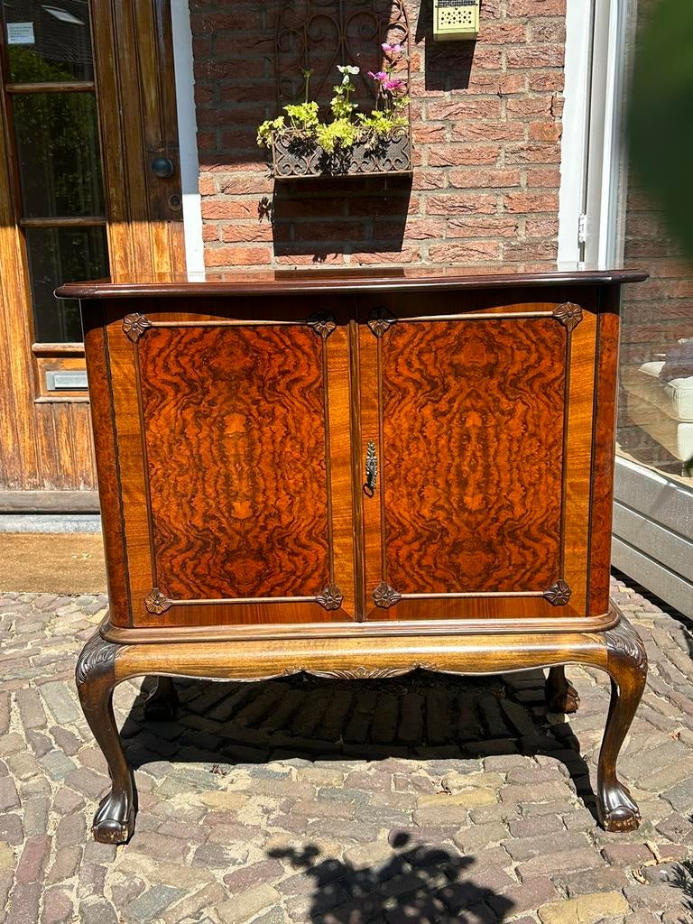 Antiek kastje, Ophalen