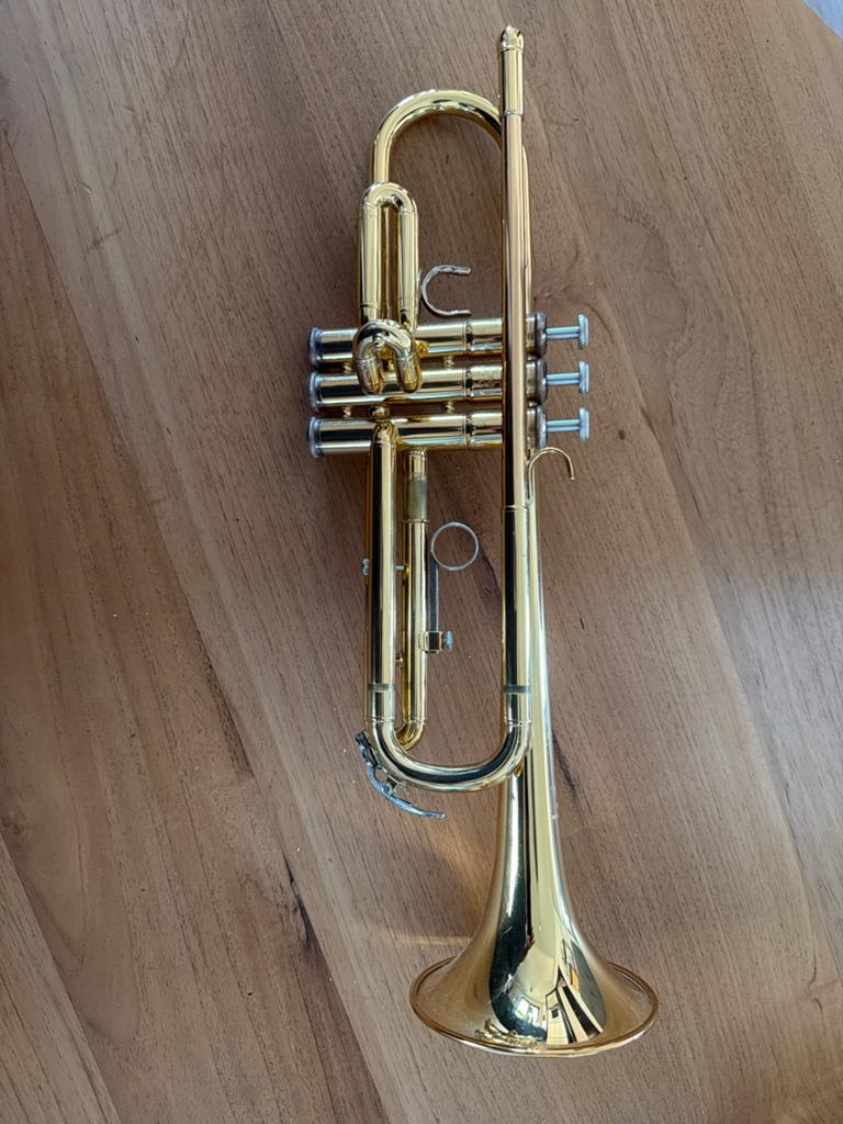 Yamaha Trompet met koffer, mondstuk en lessenaar, Muziek en Instrumenten, Blaasinstrumenten | Trompetten, Ophalen of Verzenden