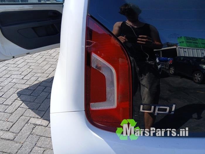 Achterlicht links van een Volkswagen UP, Gebruikt, -, Volkswagen, -