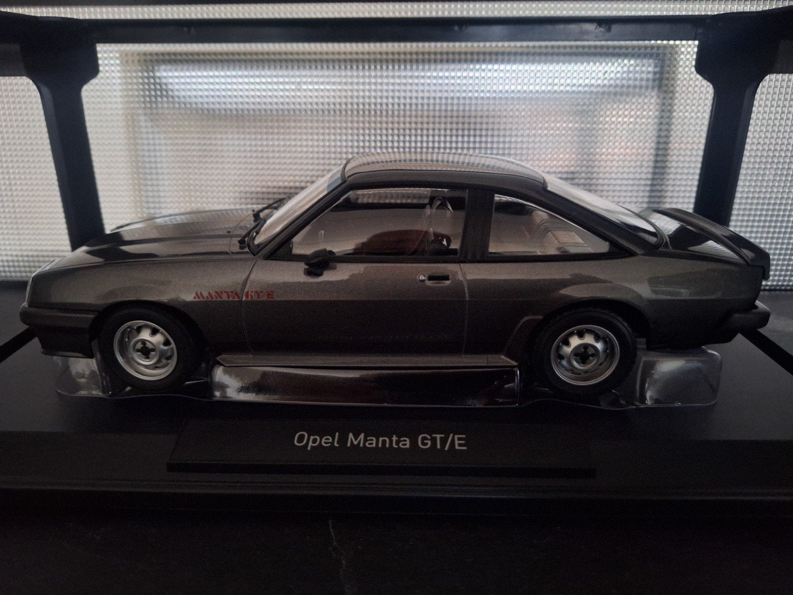 Opel Manta B GT/E 1982 Schaal 1:18, Auto, Norev, Ophalen of Verzenden, Norev