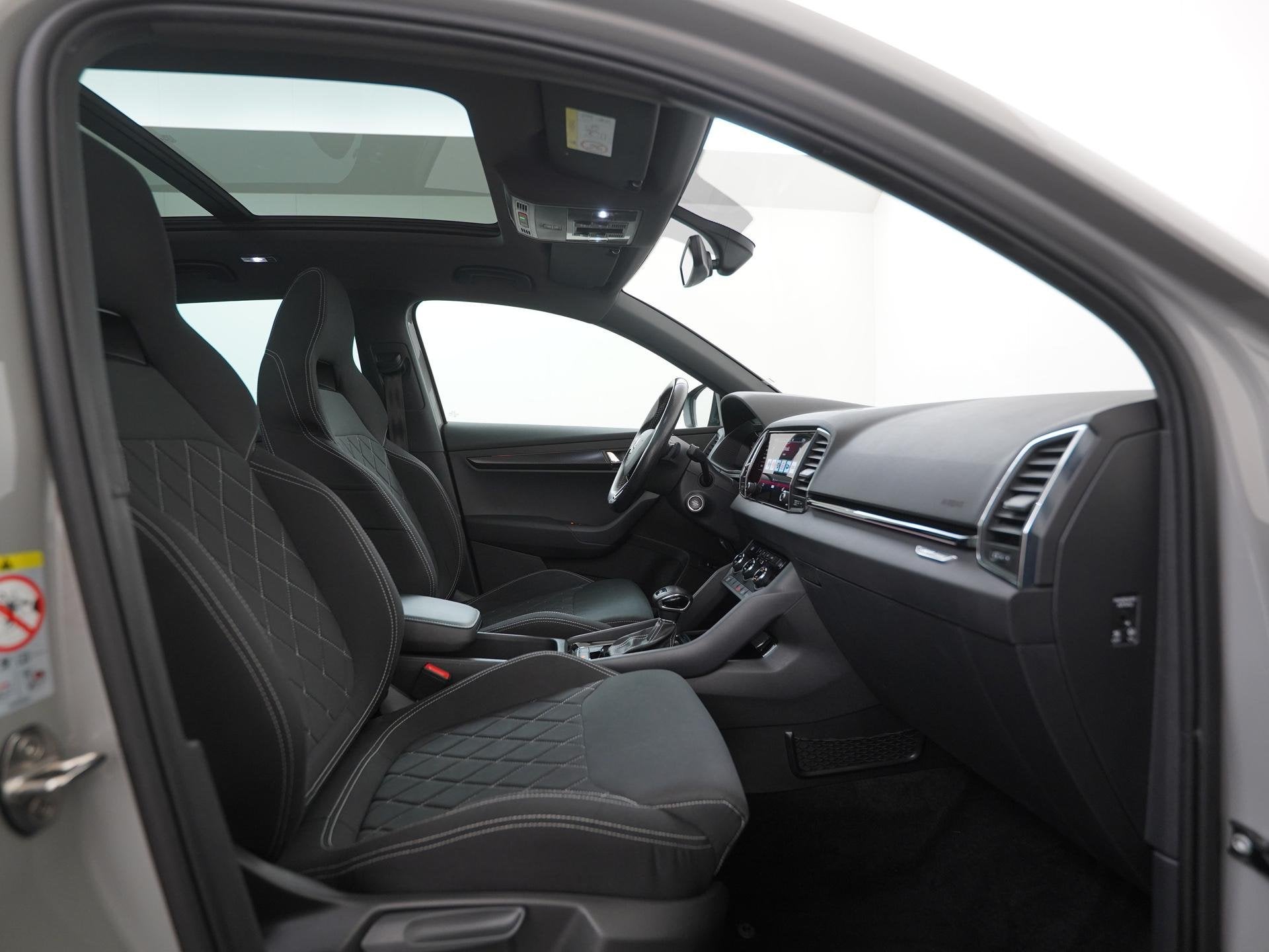 Skoda Karoq 1.5 TSI ACT Sportline DSG | Trekhaak | Panoramad, 12 maanden, Stof, 4 cilinders, Karoq