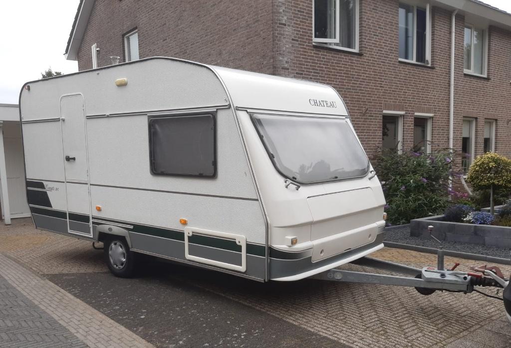 Chateau Carrat 390, model 403C BJ1999, met veel extra`s., Treinzit, Particulier, Luifel, Tot en met 4
