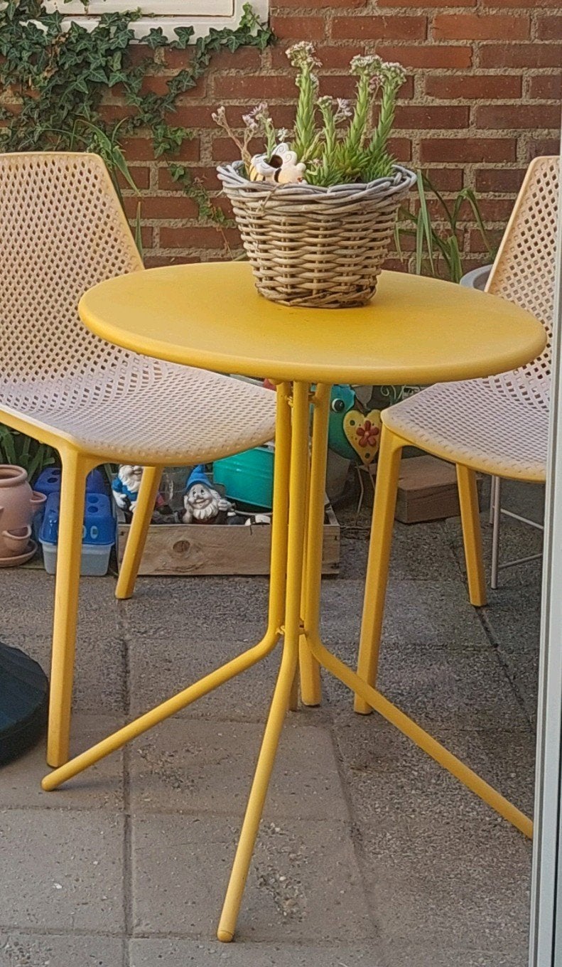 Ronde inklapbare gele tafel in goede staat 60 cm, Tuin en Terras, Ophalen