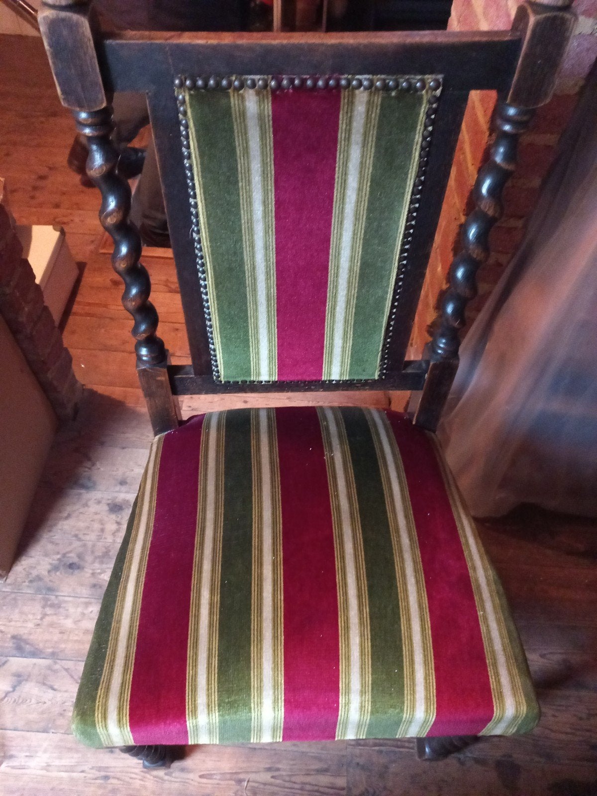 4 antieke stoelen met gedraaide poten en gestreepte bekledin, Ophalen