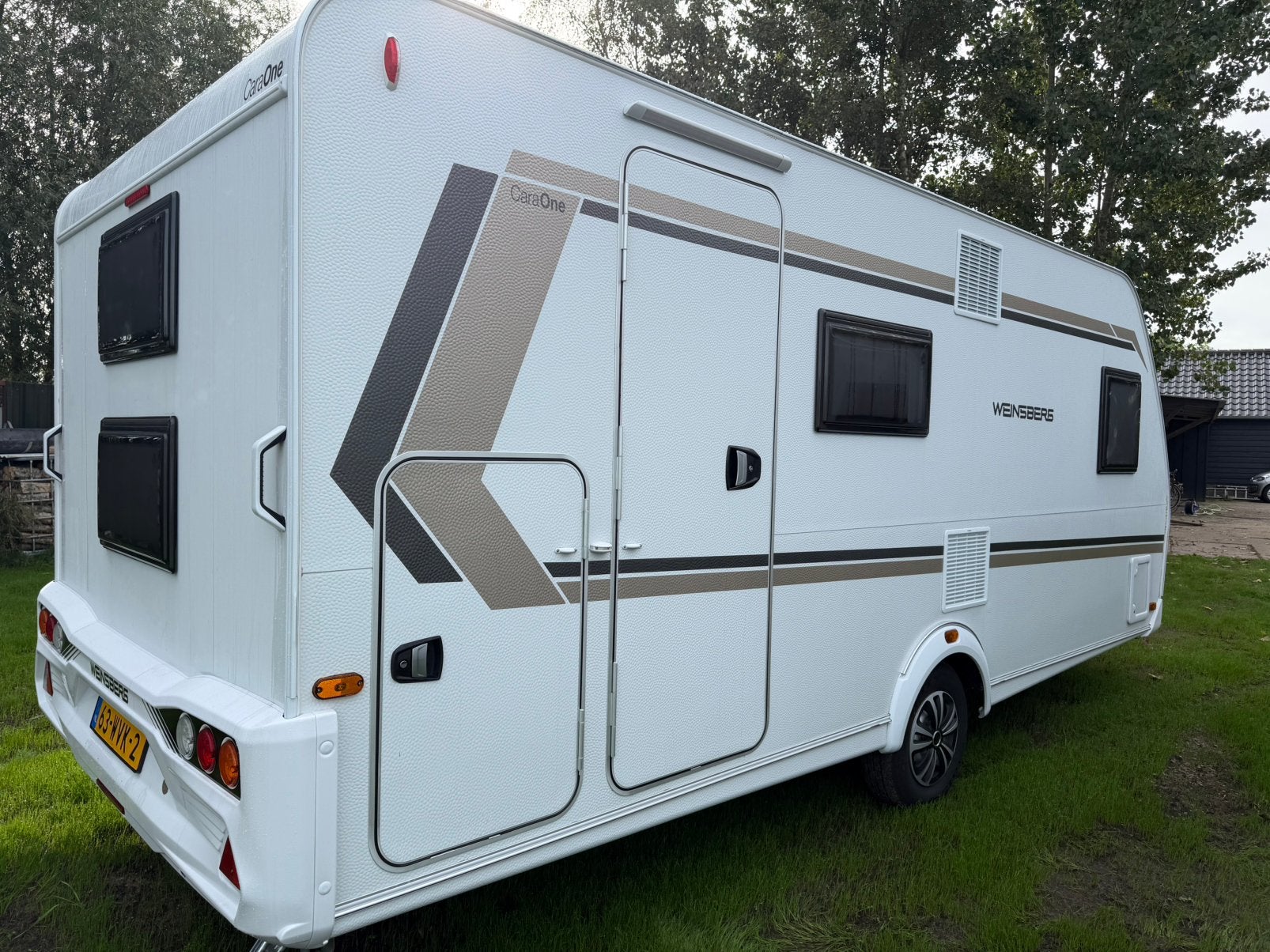 Weinsberg Caraone 500 fdk 2026! Dakairco | XL koelkast enz, Bedrijf, Treinzit, Frans bed, Ringverwarming