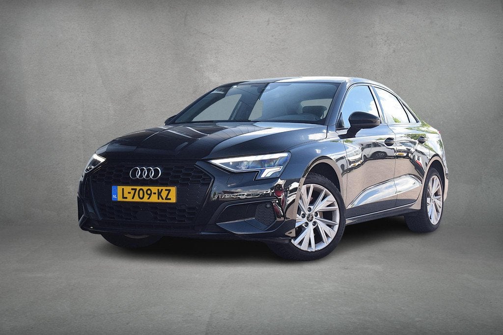 Audi A3 Limousine 30 TFSI Business edition | Apple CarPlay |, Auto's, Audi, Stof, Gebruikt, Zwart, Origineel Nederlands