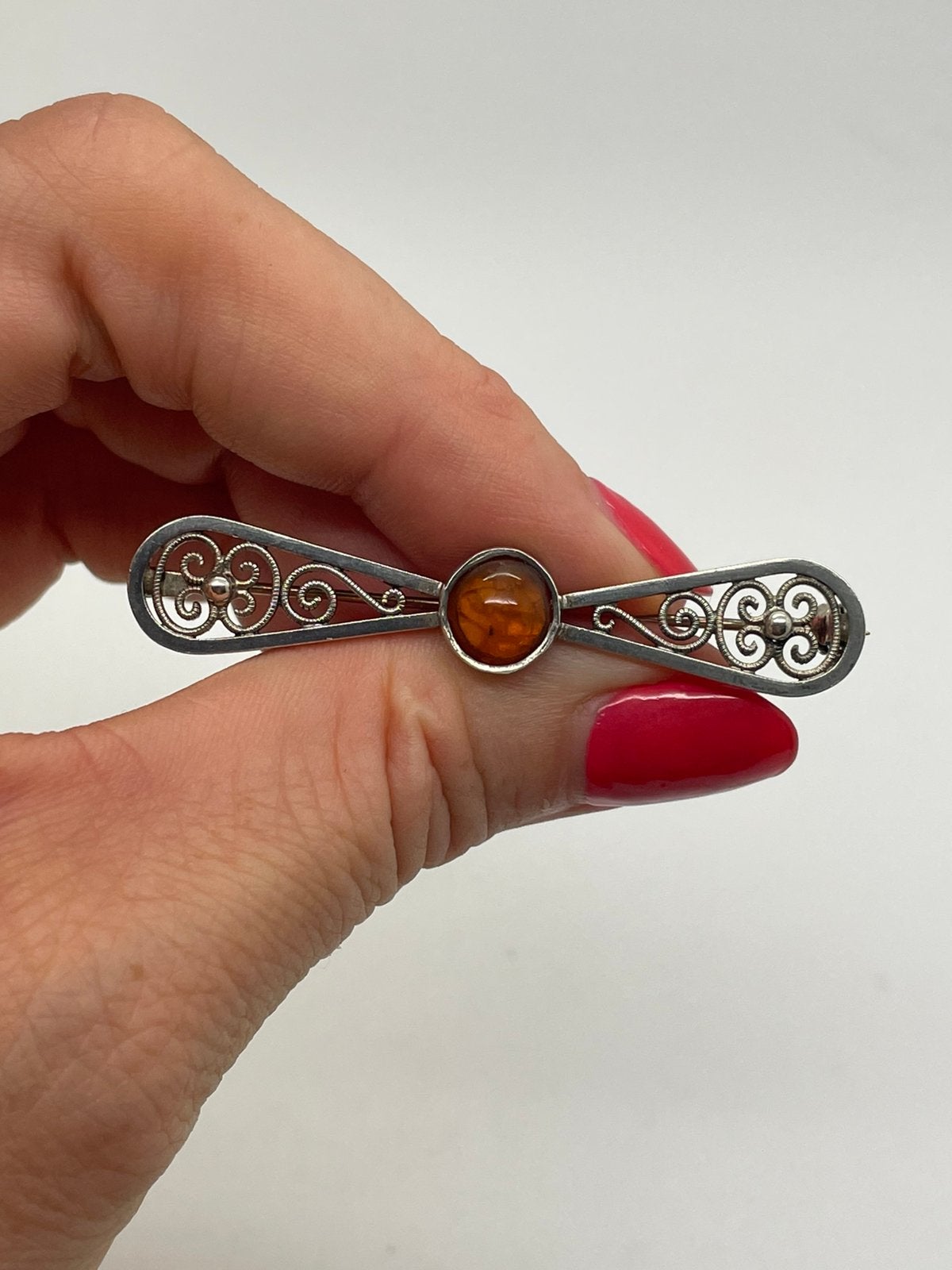 F471 Prachtige 900 zilveren broche barnsteen, Ophalen of Verzenden, Zilver, Broche, Met edelsteen