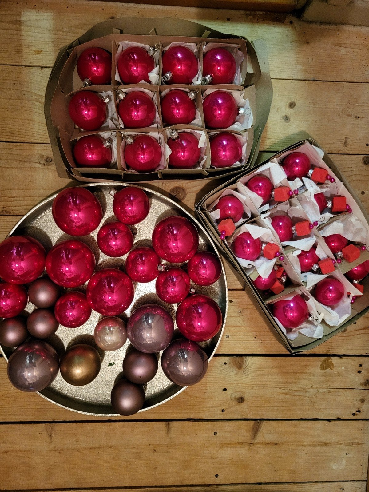 kerstballen fuchsia roze, Ophalen