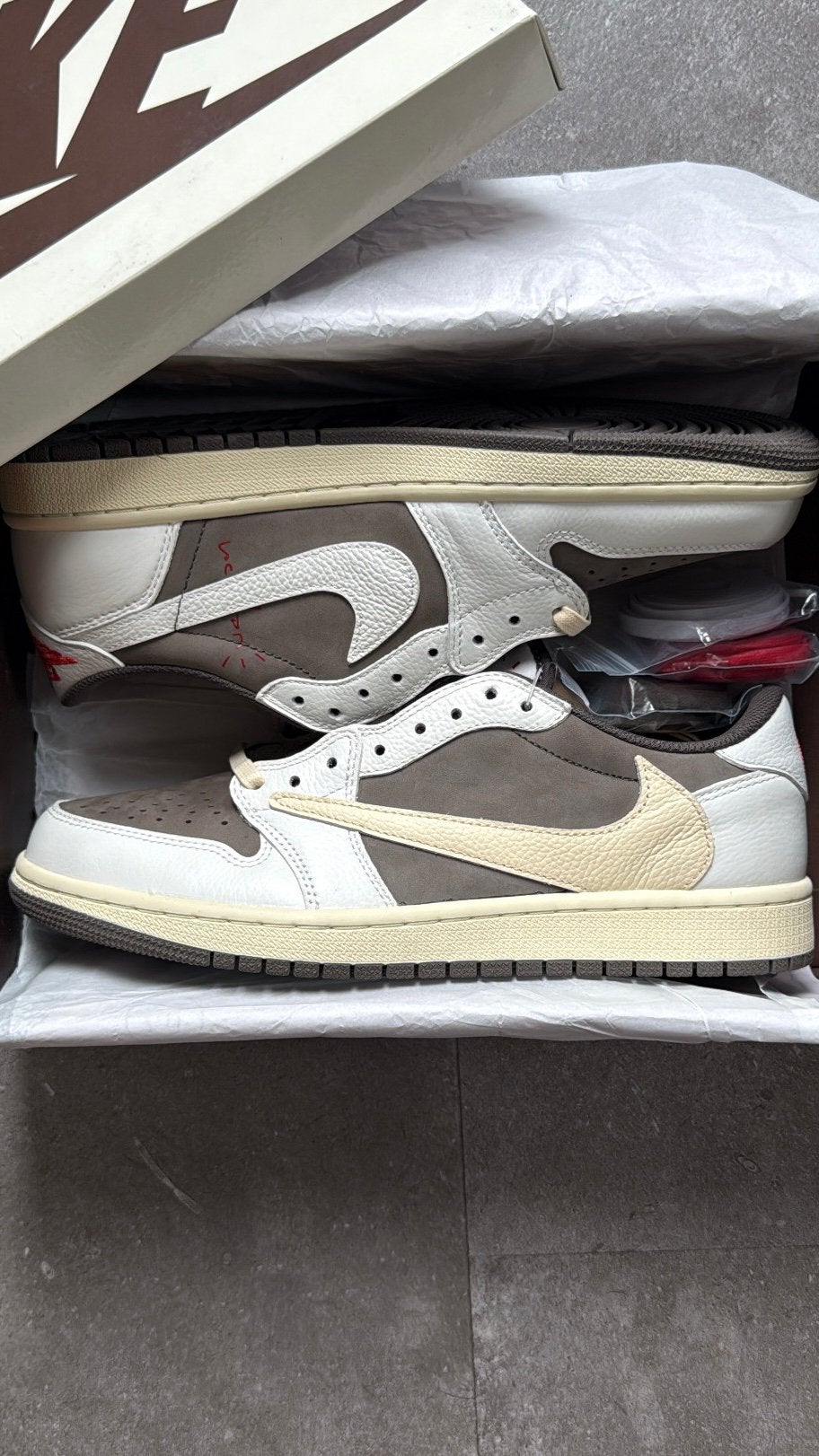 Jordan 1 Low Travis Scott | Reverse Mocha | 43, Bruin, Nieuw, Ophalen of Verzenden, Sneakers of Gympen