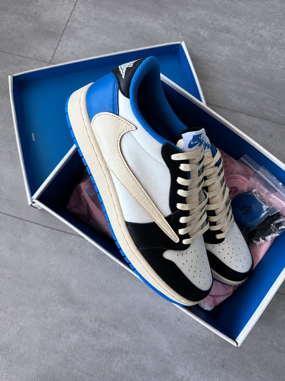 Nike Air Jordan 1 Low Travis Scott Fragment ( Maat 43), Ophalen of Verzenden, Nieuw, Blauw, Sneakers of Gympen