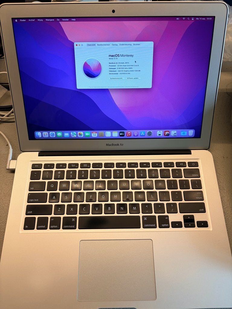 MacBook Air 13-inch 2017, 256 GB, Qwerty, 8 GB, 13 inch
