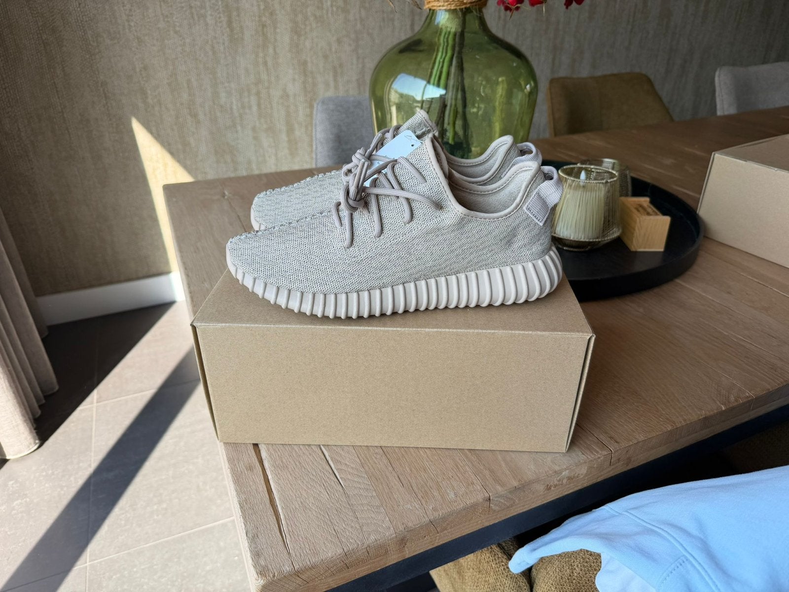 Adidas Yeezy Boost 350 V2 Oxford tan 44, Ophalen of Verzenden, Nieuw, Beige, Sneakers of Gympen