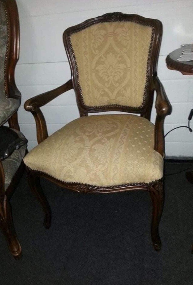 Noten dames fauteuil in een nette staat, Ophalen