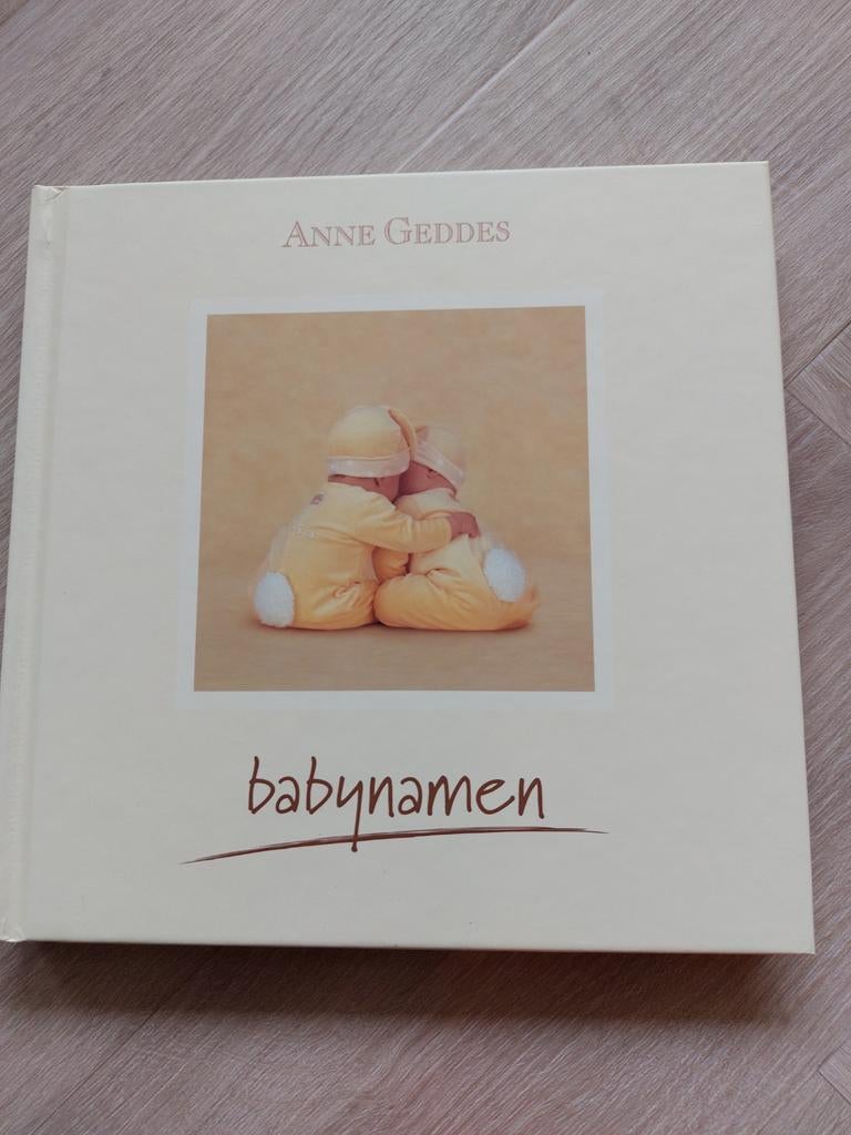 BABYNAMEN BOEK VAN ANNE GEDDES, Boeken, Zwangerschap en Opvoeding, Ophalen of Verzenden, Zo goed als nieuw, Zwangerschap en Bevalling