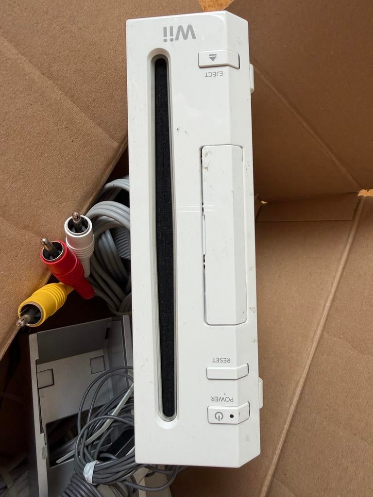 Wii met toebehoren en doos vol spellen, Ophalen of Verzenden, Zo goed als nieuw