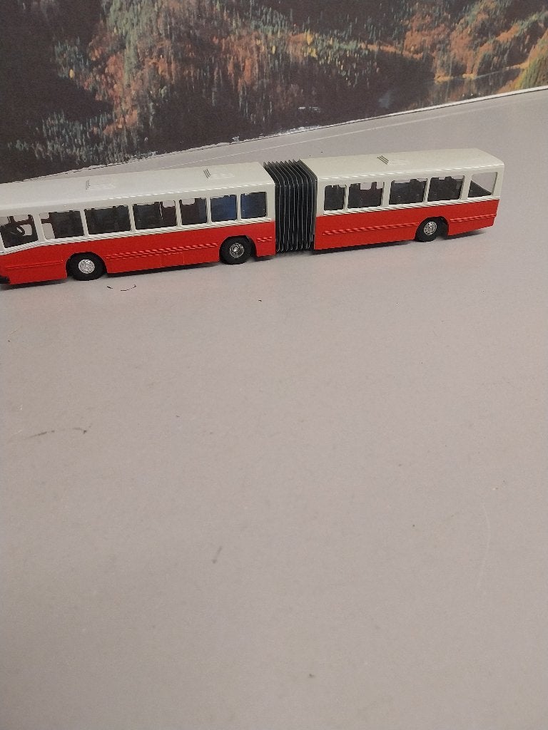 Te koop Volvo B 10 m gelede bus geheel metaal 1/50, Hobby en Vrije tijd, Ophalen of Verzenden, Nieuw, Bus of Vrachtwagen