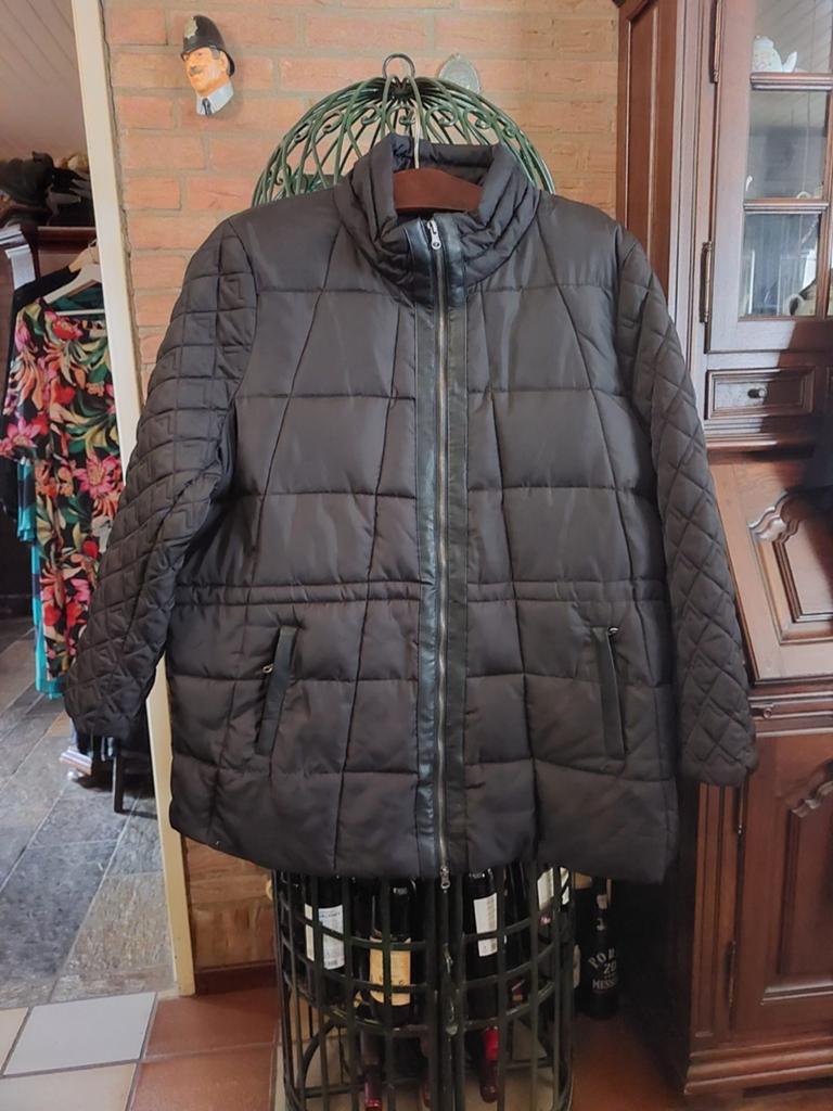 Jas van het merk Adia.  Maat 50., Kleding | Dames, Grote Maten, Verzenden, Zwart, Nieuw, Adia