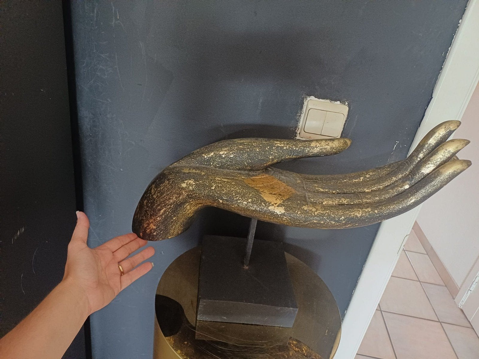 Bronzen sculptuur van hand, evt met sokkel, Ophalen