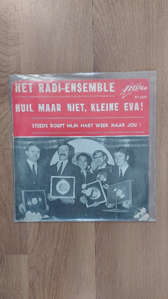 Radi-ensemble  /  Huil maar niet, kleine Eva, Ophalen of Verzenden, Gebruikt, 7 inch, Nederlandstalig
