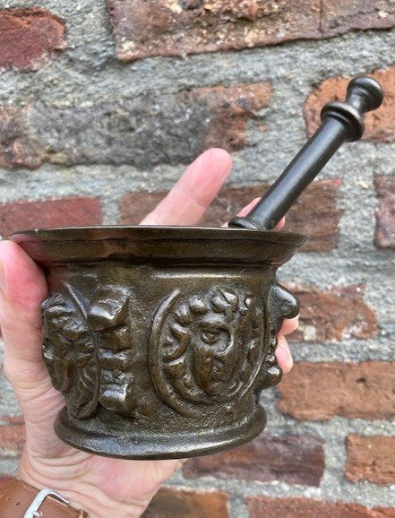 Antieke bronzen vijzel, brons, 17de, mooie,  putti. putto, Ophalen of Verzenden