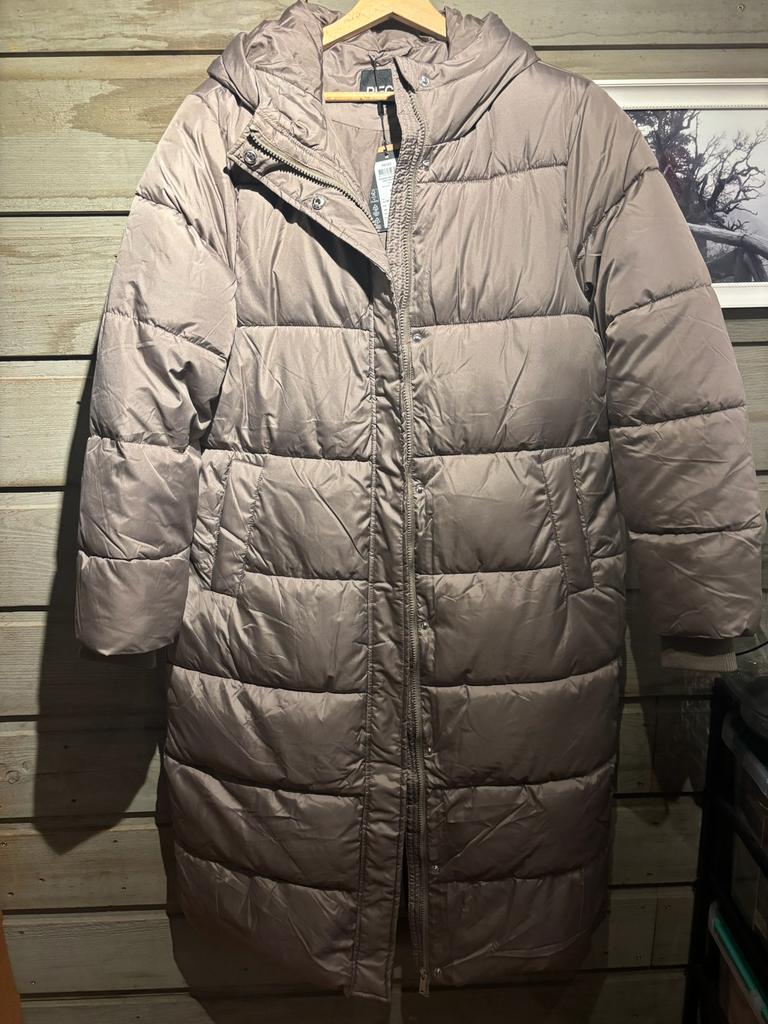 Winterjas Pieces, Ophalen of Verzenden, Nieuw, Maat 38/40 (M), Bruin
