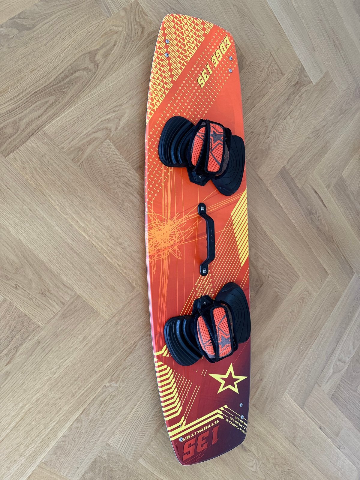 Starkites Edge 135 Twintip Kitesurfboard, Ophalen, Gebruikt, Overige typen, Met vinnen