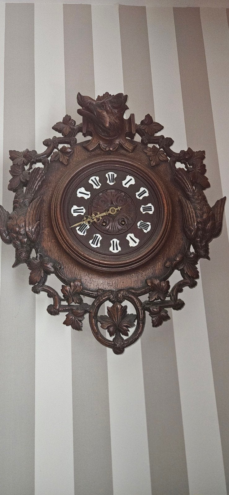 Antieke houten wandklok met wildzwijn decoratie, Ophalen
