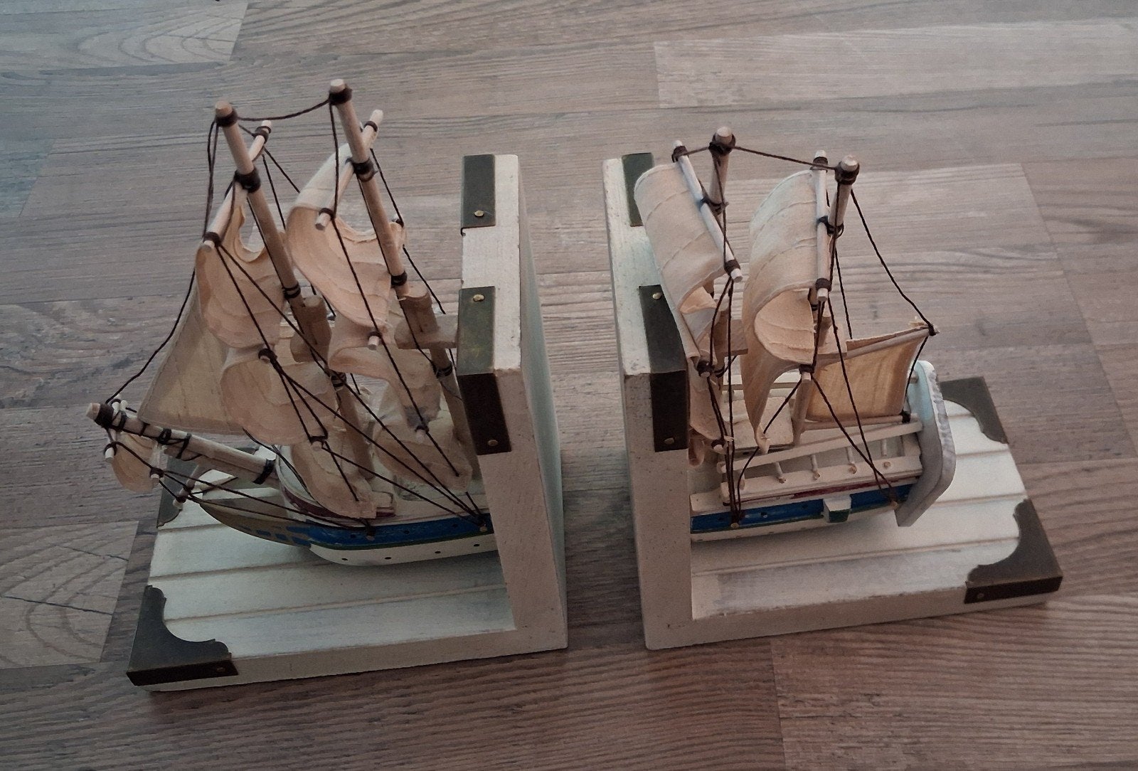Boekensteunen in de vorm van zeilschepen - 15x15x9,5 cm, Huis en Inrichting, Woonaccessoires | Overige, Hout, Gebruikt, Meerkleurig