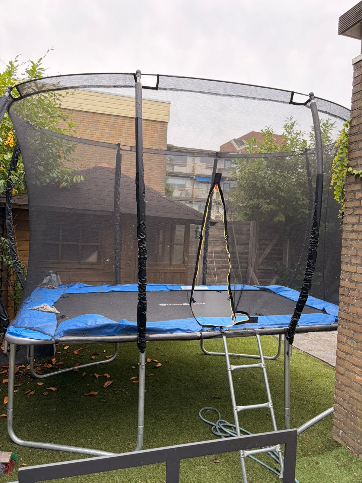 Trampoline, Ophalen, Zo goed als nieuw