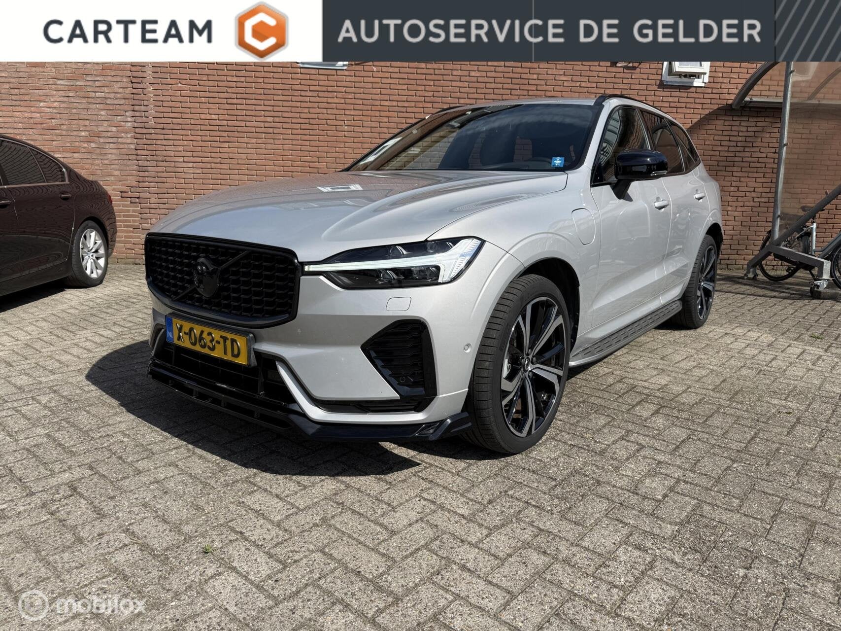 Volvo XC60 2.0 T6 Plug-in hybrid AWD Ultimate Dark | Head-up, Auto's, Gebruikt, Euro 6, 4 cilinders, 1969 cc