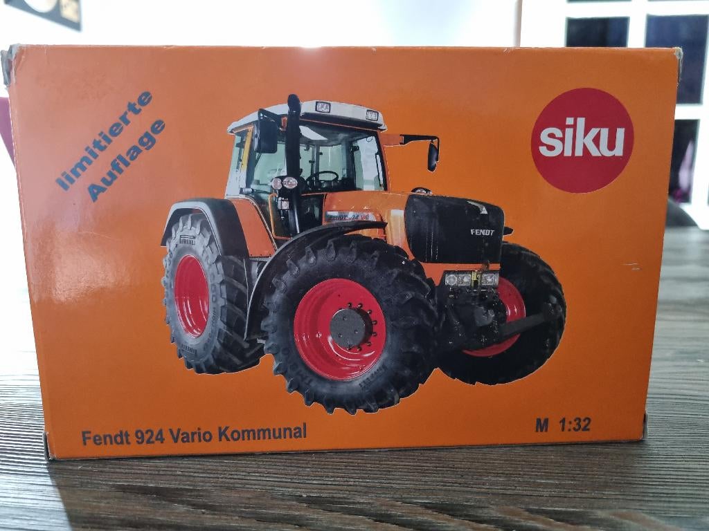 SIKU Fendt  924 Vario Kommunal, Hobby en Vrije tijd, Modelauto's | 1:32, Ophalen of Verzenden, Zo goed als nieuw, Tractor of Landbouw