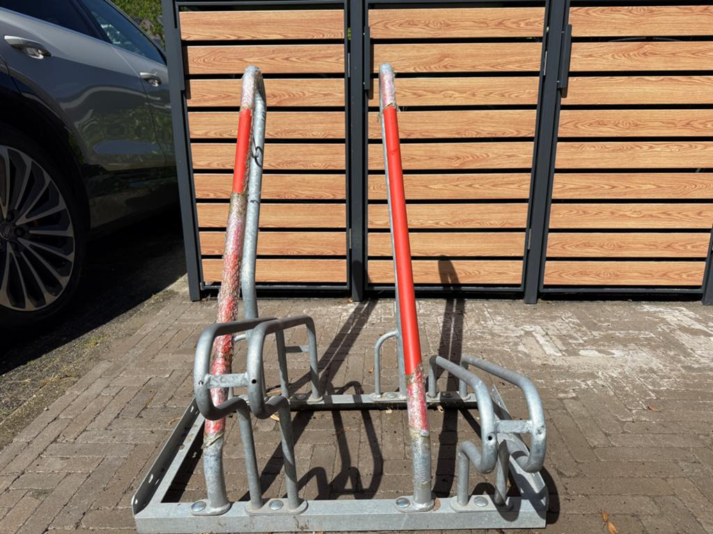 Nieuw Fietsenrek 2 fietsen - met steunbeugel en slotoog, Ophalen, Nieuw