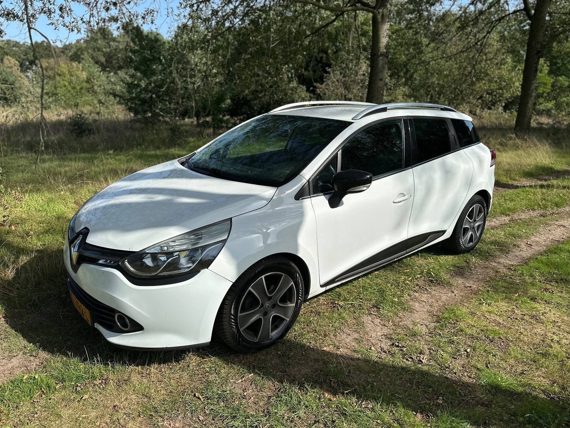 Renault Clio Estate 0.9 TCe Night&Day apk t/m 11-06-2027, Auto's, Voorwielaandrijving, Wit, Origineel Nederlands, Handgeschakeld