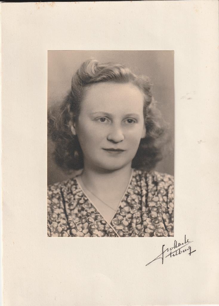 Jolante Tilburg, Verzamelen, Foto's en Prenten, Foto, Nieuw, Ophalen of Verzenden, 1940 tot 1960