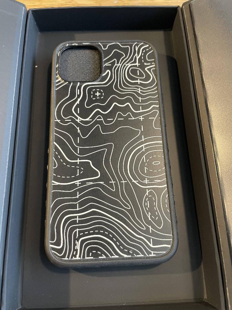 dbrand iPhone 14 telefoon case (Grip Case met Area 51 Skin), Kunststof, Zwart, MagSafe, Ophalen of Verzenden