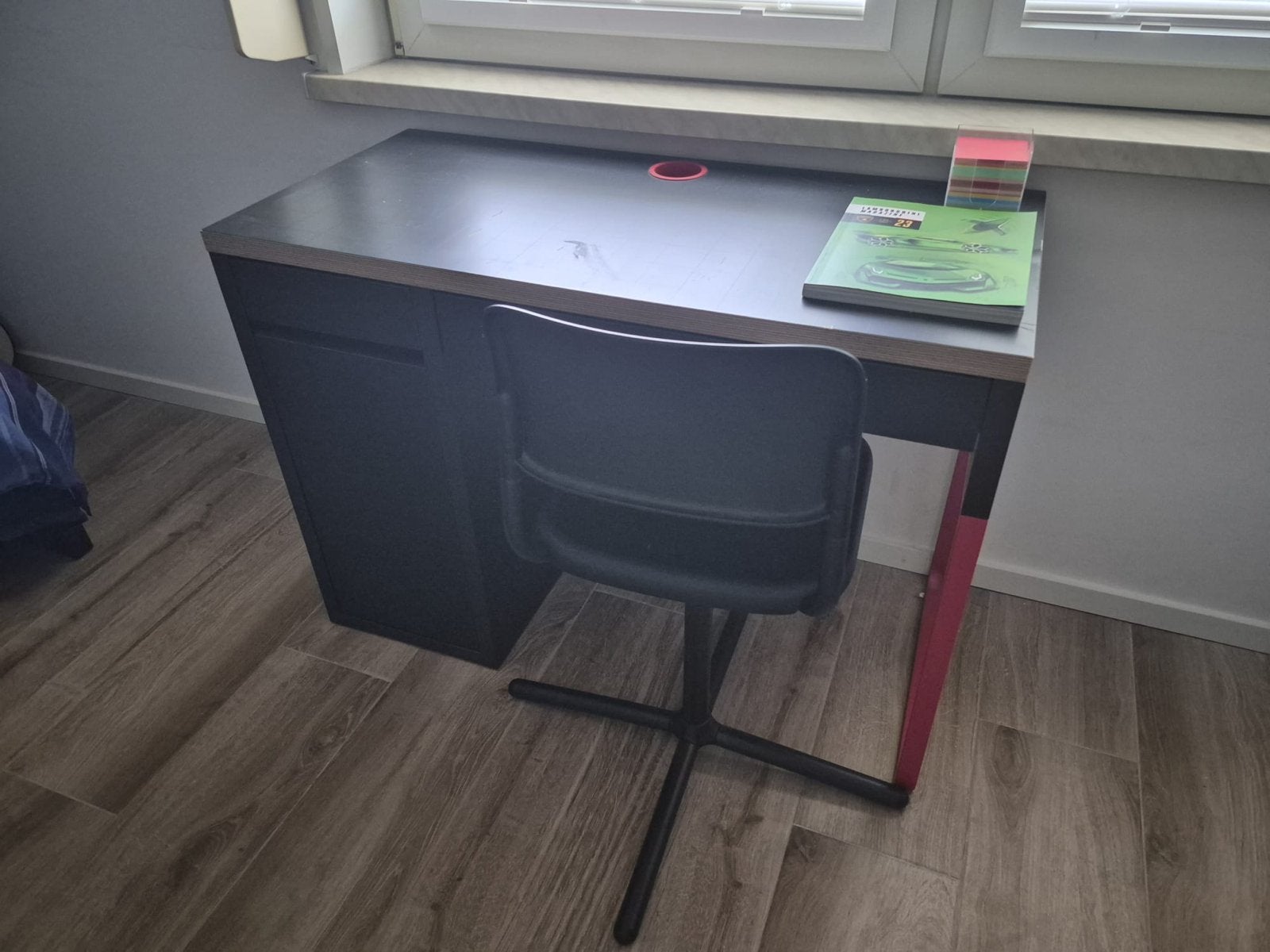 Compact bureau met opbergruimte - Zwart/Rood, Huis en Inrichting, Bureaus, Ophalen, Gebruikt, Overige merken, Modern