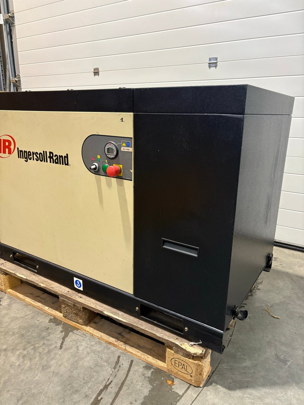 Ingersoll Rand Schroefcompressor frequentie geregeld 11kw, Ophalen of Verzenden, Geluidgedempt, Gebruikt, 800 liter/min of meer