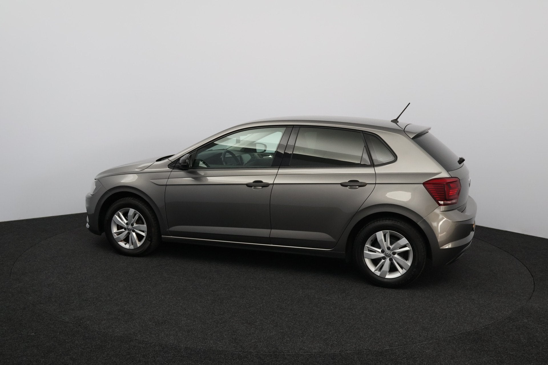 Volkswagen Polo 1.0 TSI Highline/ 15'' LMV/ Stoelverw/ Adapt, Auto's, Voorwielaandrijving, Stof, 1045 kg, Bedrijf
