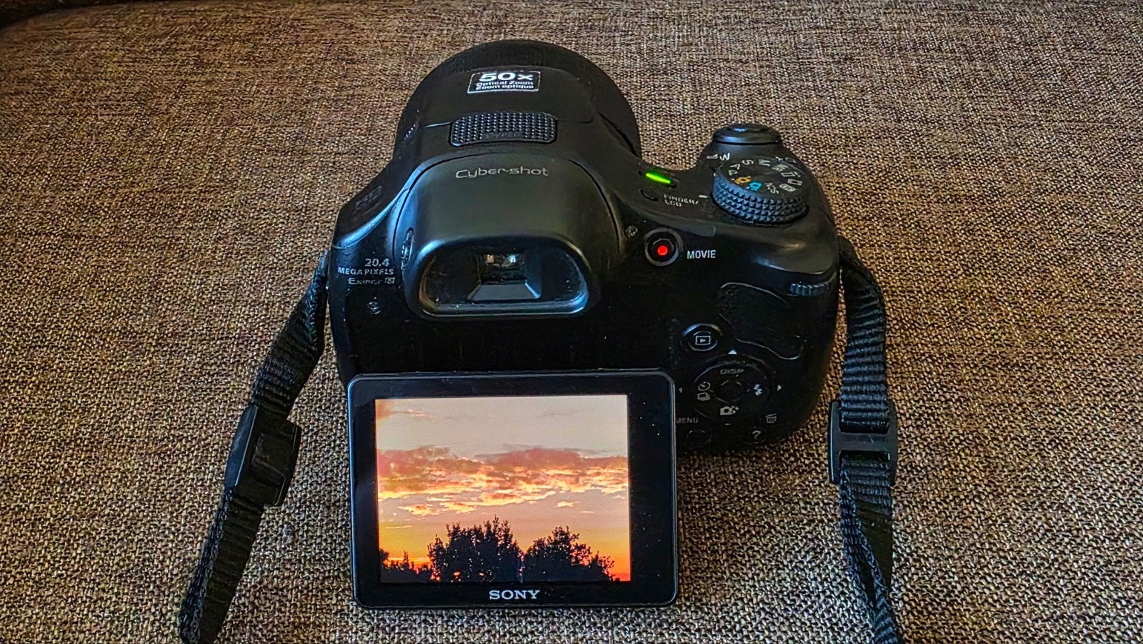 Foto 3 van Sony Cyber-shot DSC-HX300 Bridgecamera met accessoires