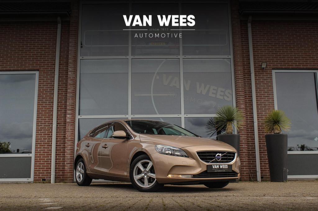 Volvo V40 1.6 T3 Momentum | 2e eigenaar | Sportstuur | Stoel, Voorwielaandrijving, 1596 cc, Stof, Gebruikt