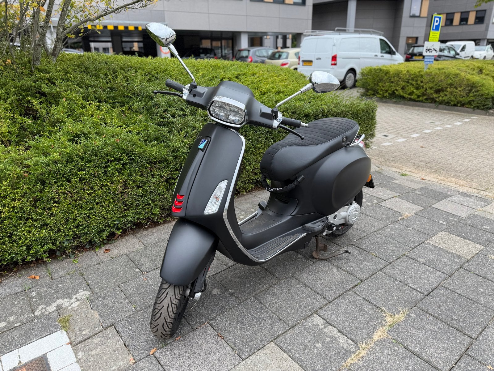 Vespa Sprint 2021 Mat Zwart 45km/h bromscooter, Fietsen en Brommers, Ophalen, Overige modellen, Zo goed als nieuw, Benzine