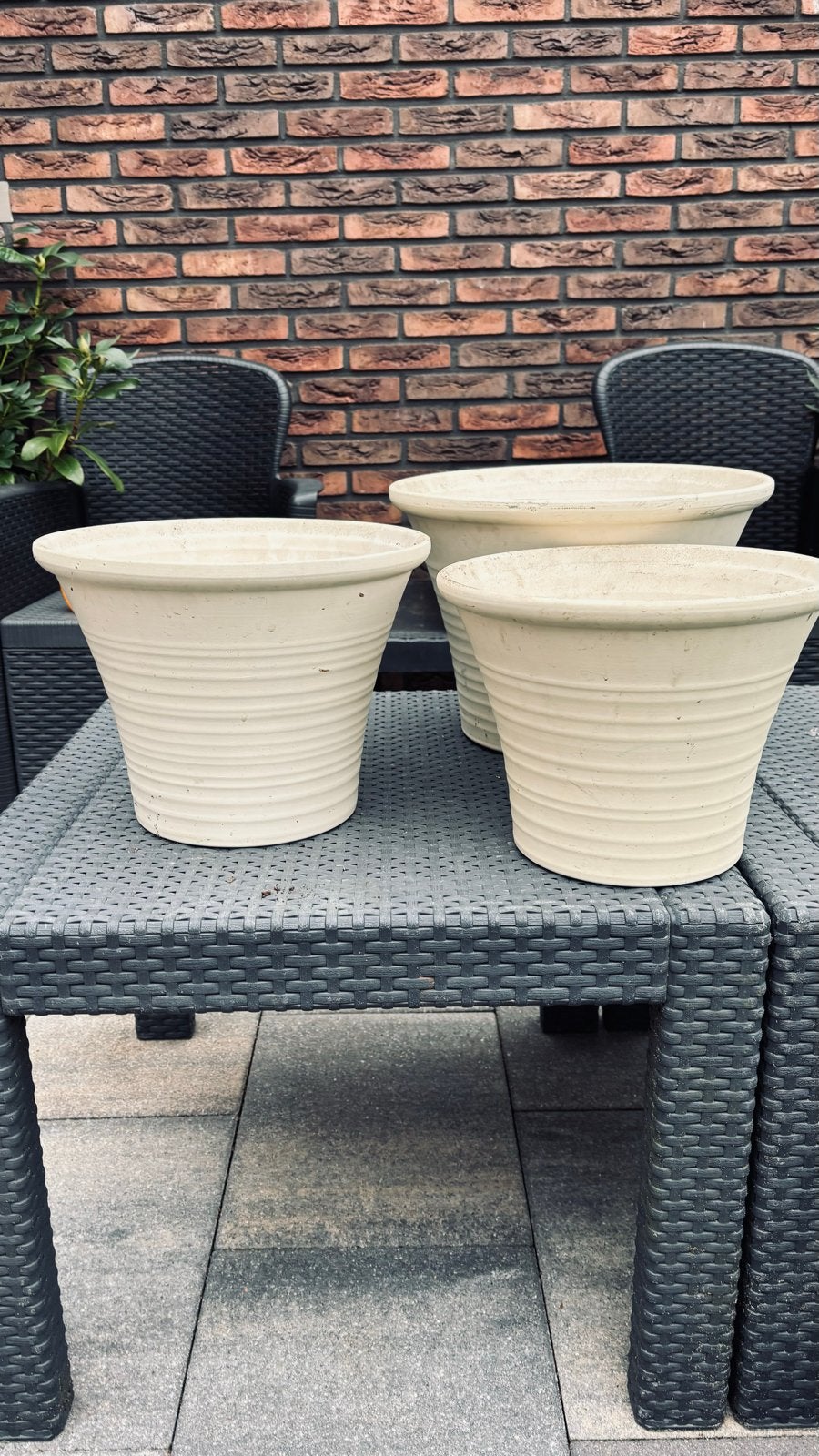 Set van 3 crèmekleurige bloempotten met ribbels, Tuin en Terras, Bloempotten, Rond, Zo goed als nieuw, Minder dan 40 cm, Balkon