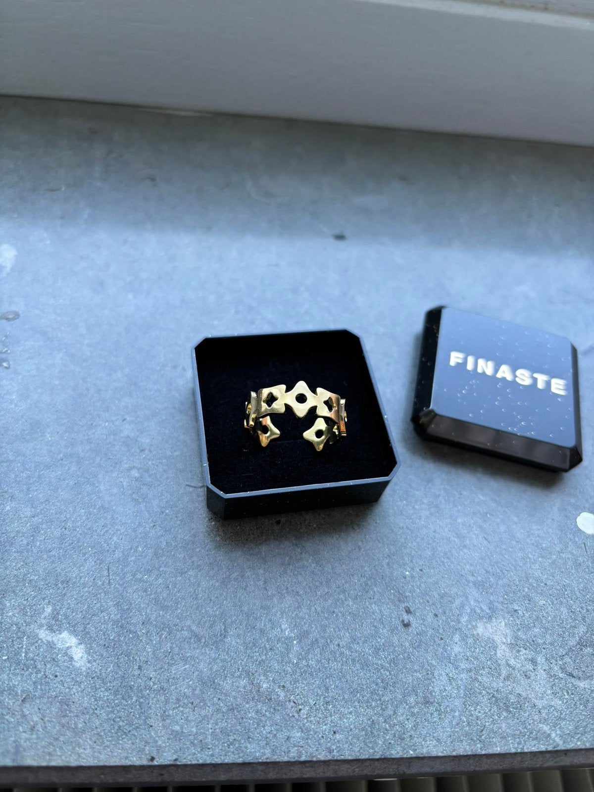 Nieuwe ring met figuren goud verstelbaar Finaste, Nieuw, Ophalen of Verzenden, Dame, Goud