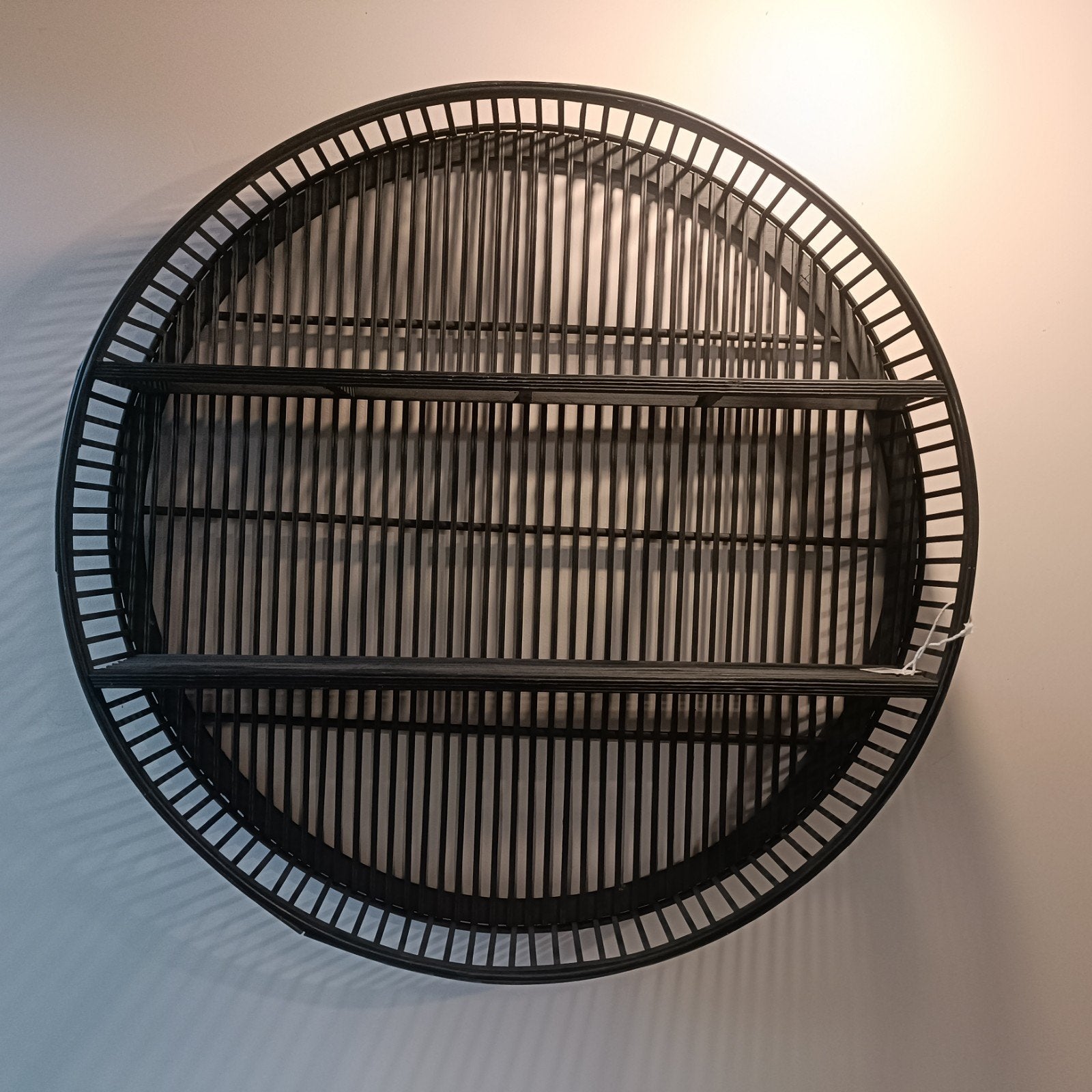 Xenos wandkastje / wandrek bamboe zwart - ø75x12.5 cm, Huis en Inrichting, Woonaccessoires | Wandplanken en Boekenplanken, Ophalen of Verzenden