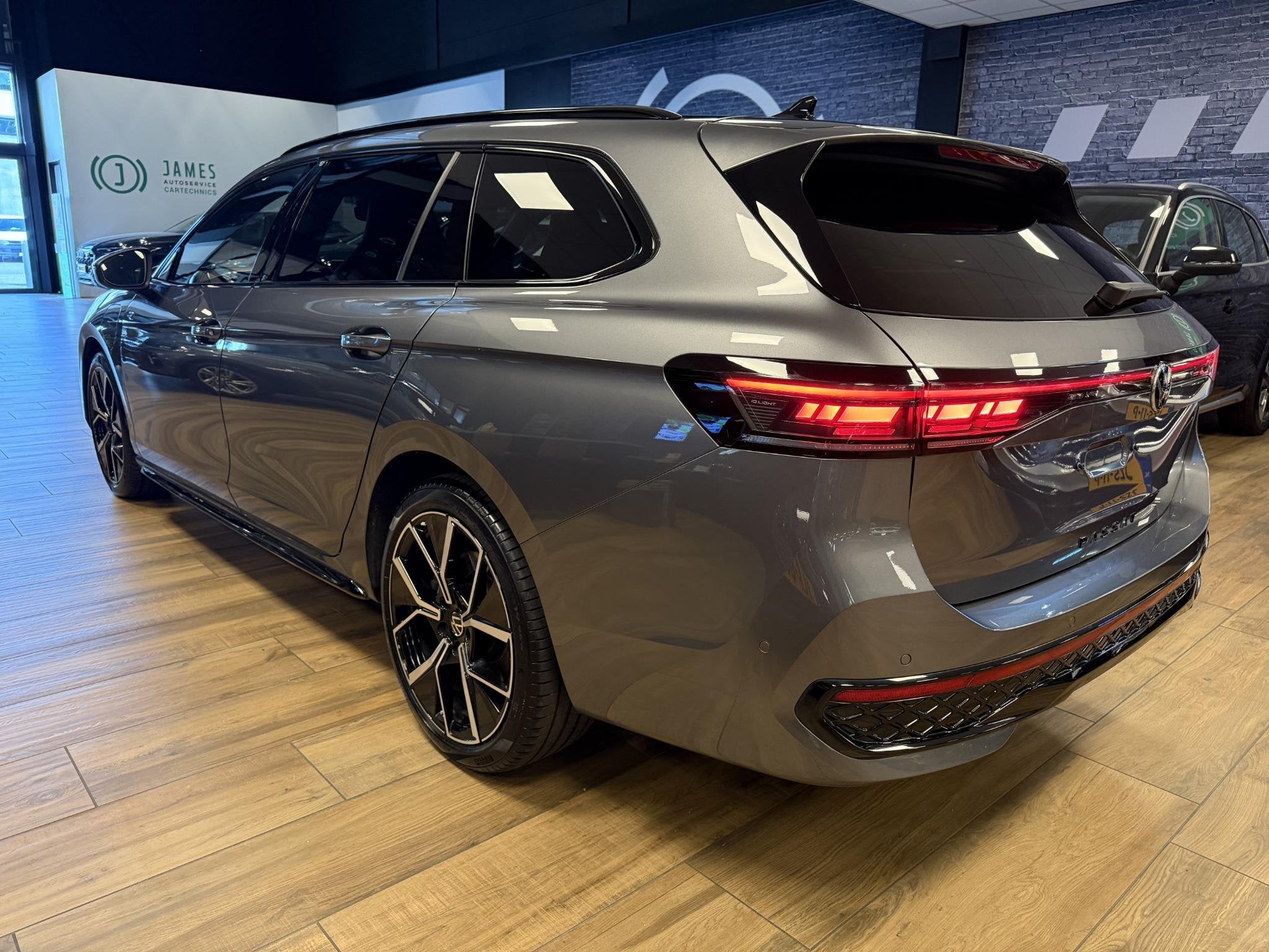 Volkswagen Passat Variant 1.5 eTSI R-Line Edition PHEV|PANO|, Auto's, Verwarmde buitenspiegels, 4 cilinders, 2000 kg, 250 km/l
