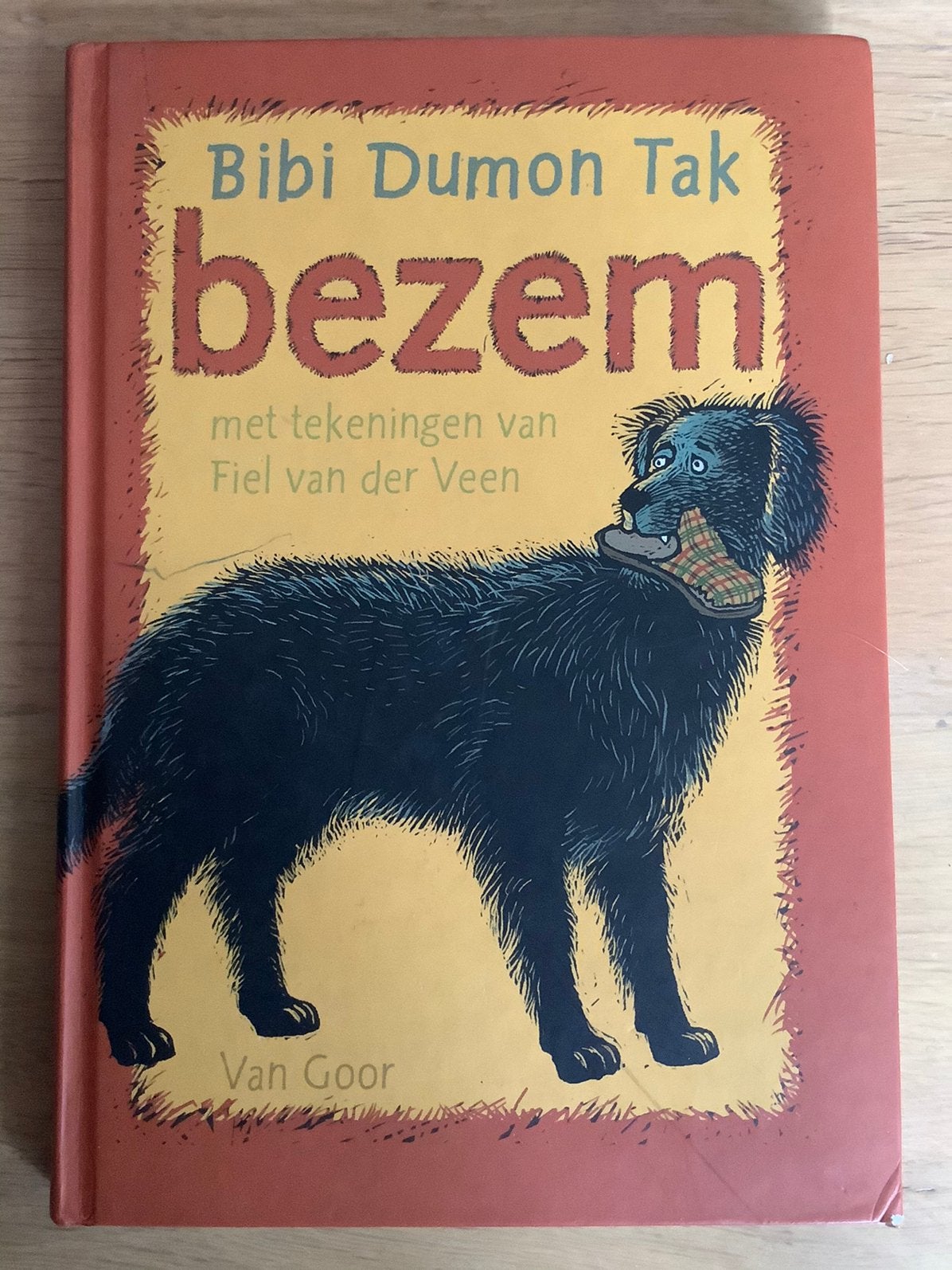 Bezem van Bibi Dumon Tak, (harde kaft) 2005, Ophalen of Verzenden, Gelezen