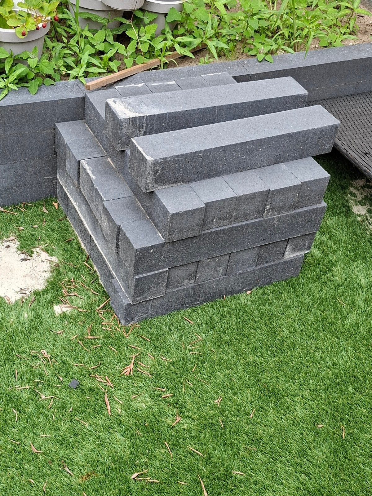 25 Nieuwe Antraciete stapelblokken voor bloembak in de tuin, Ophalen, Minder dan 30 cm, Nieuw, 60 tot 100 cm